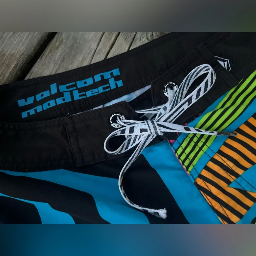 Men's Volcom Swim Trunks Vibrant Blue & Neons Multi-Print Board Shorts Large